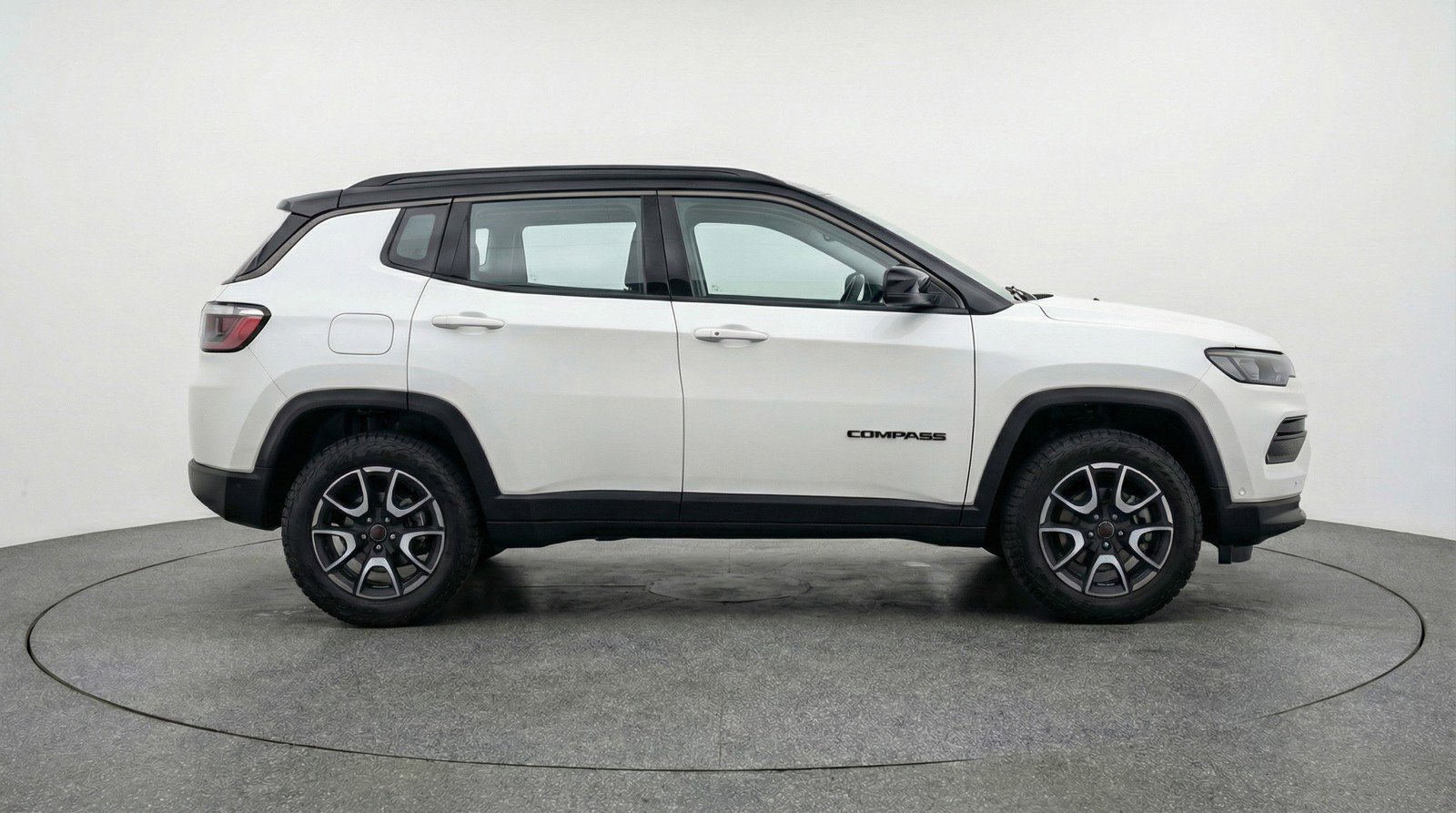 Used 2025 Jeep Compass Trailhawk image 11