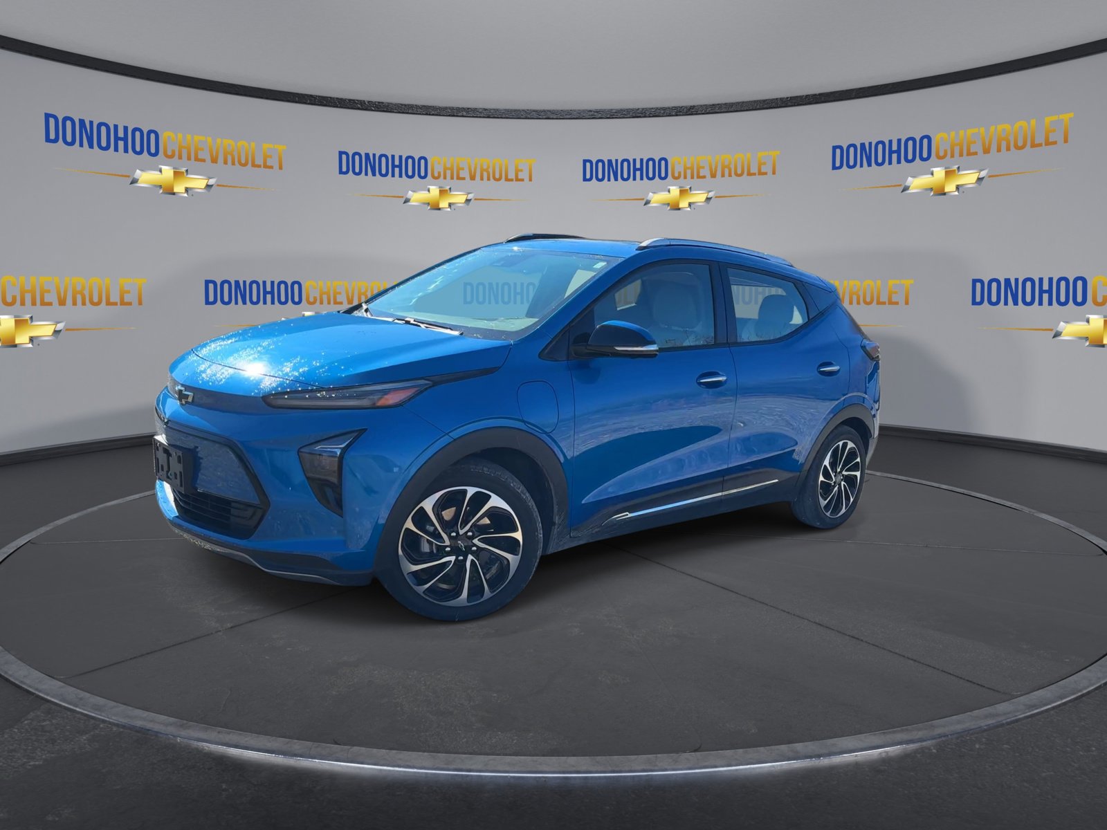 Used 2022 Chevrolet Bolt EUV Premier w/ Sun & Sound Package FWD image 4