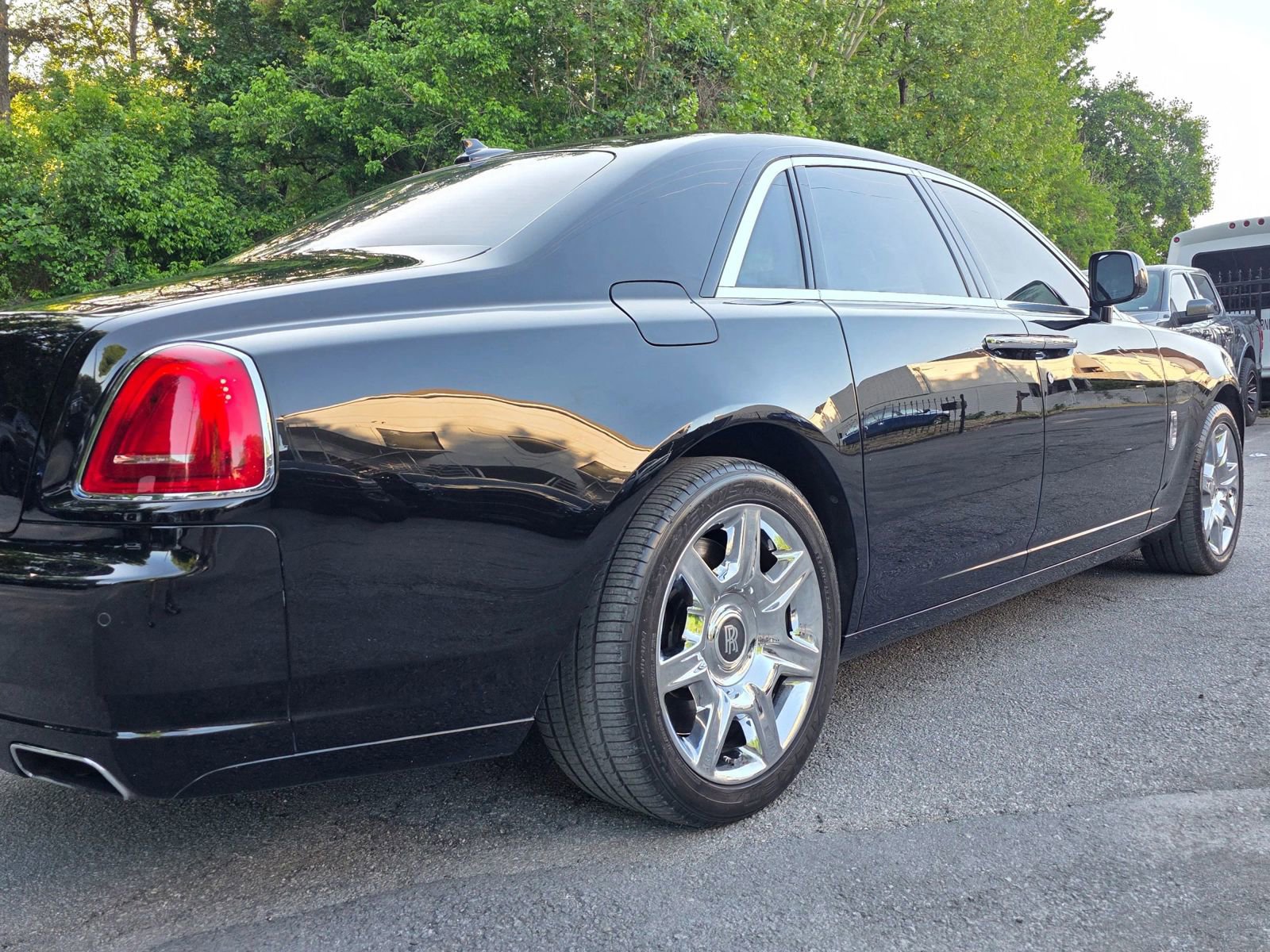 Used 2011 Rolls-Royce Ghost RWD image 39