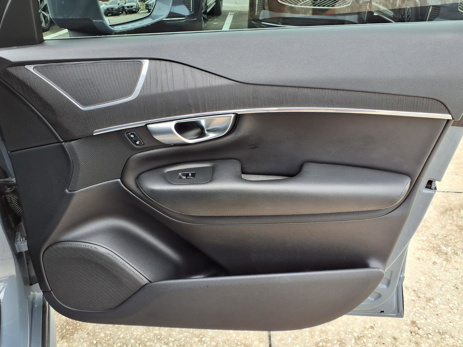 Used 2020 Volvo XC90 T5 Momentum w/ Protection Package Premier image 13