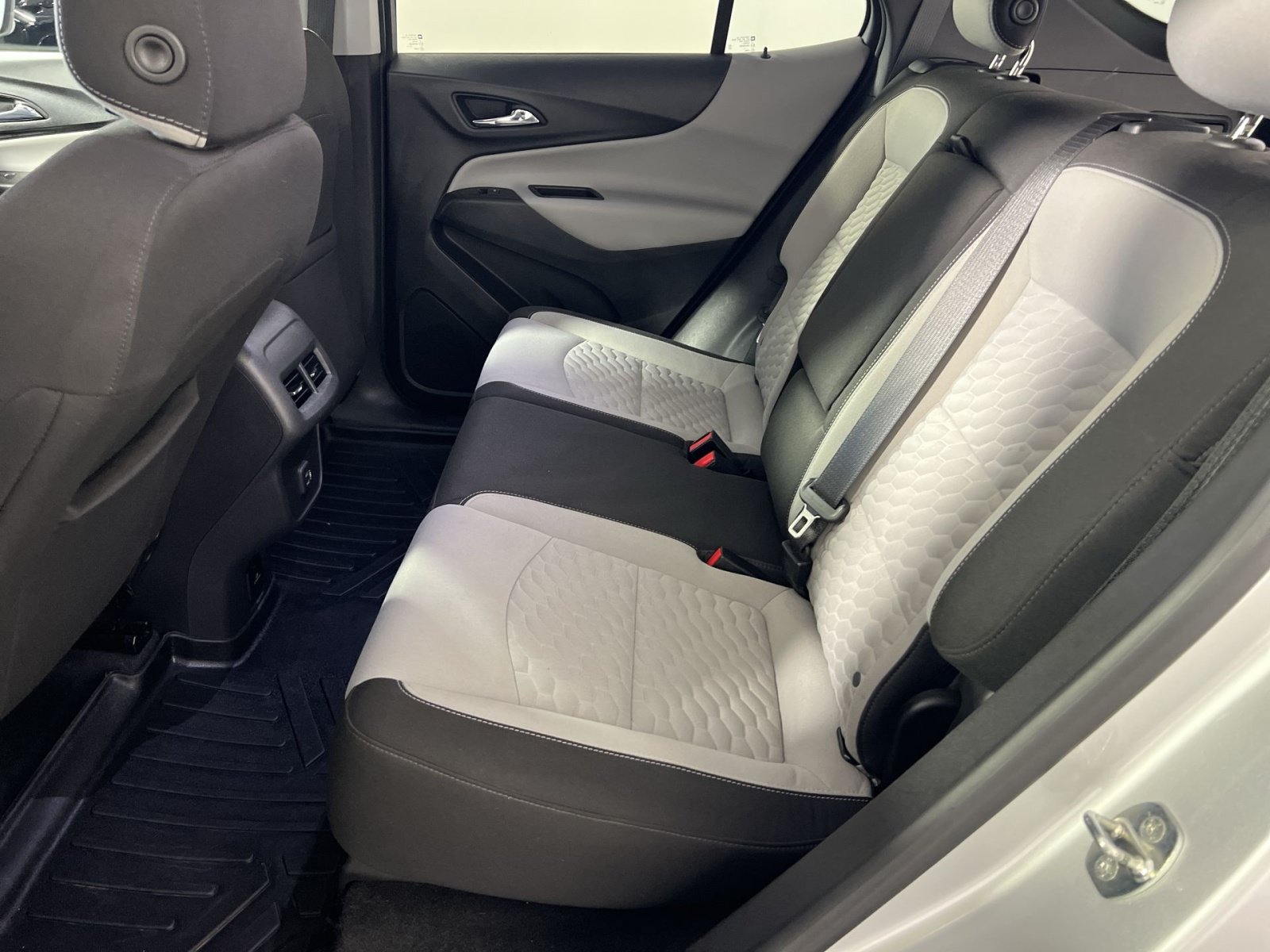 Used 2020 Chevrolet Equinox LT AWD/4WD image 24