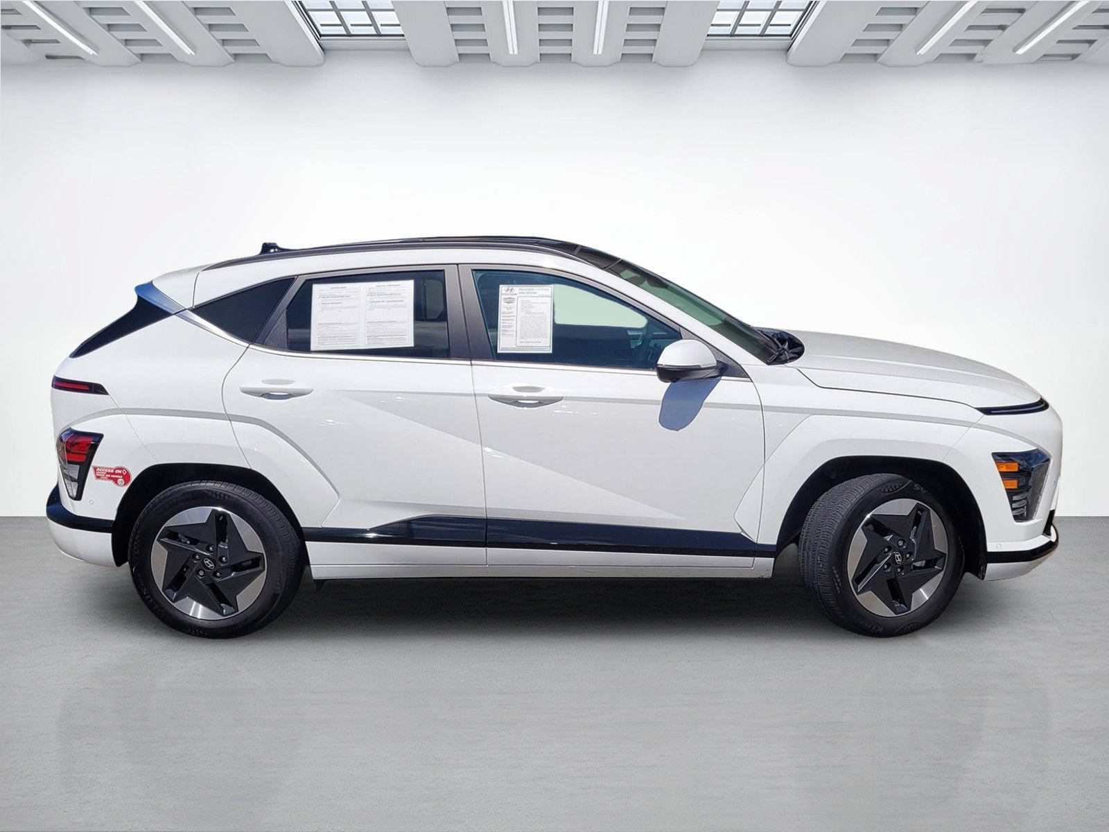 Certified 2024 Hyundai Kona Limited FWD image 3