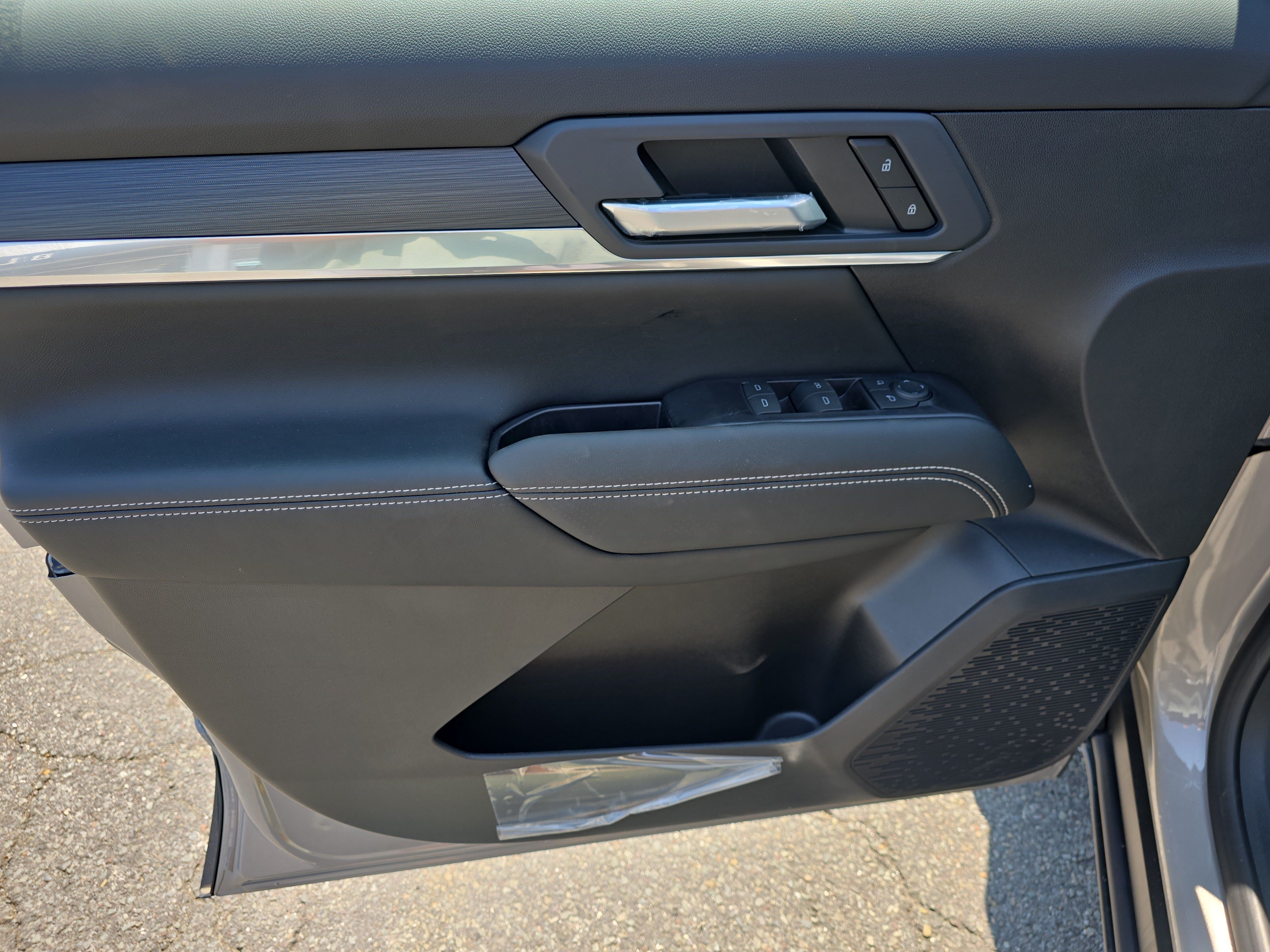 New 2027 GMC Terrain Elevation w/ LPO, Floor Liner Package FWD image 16