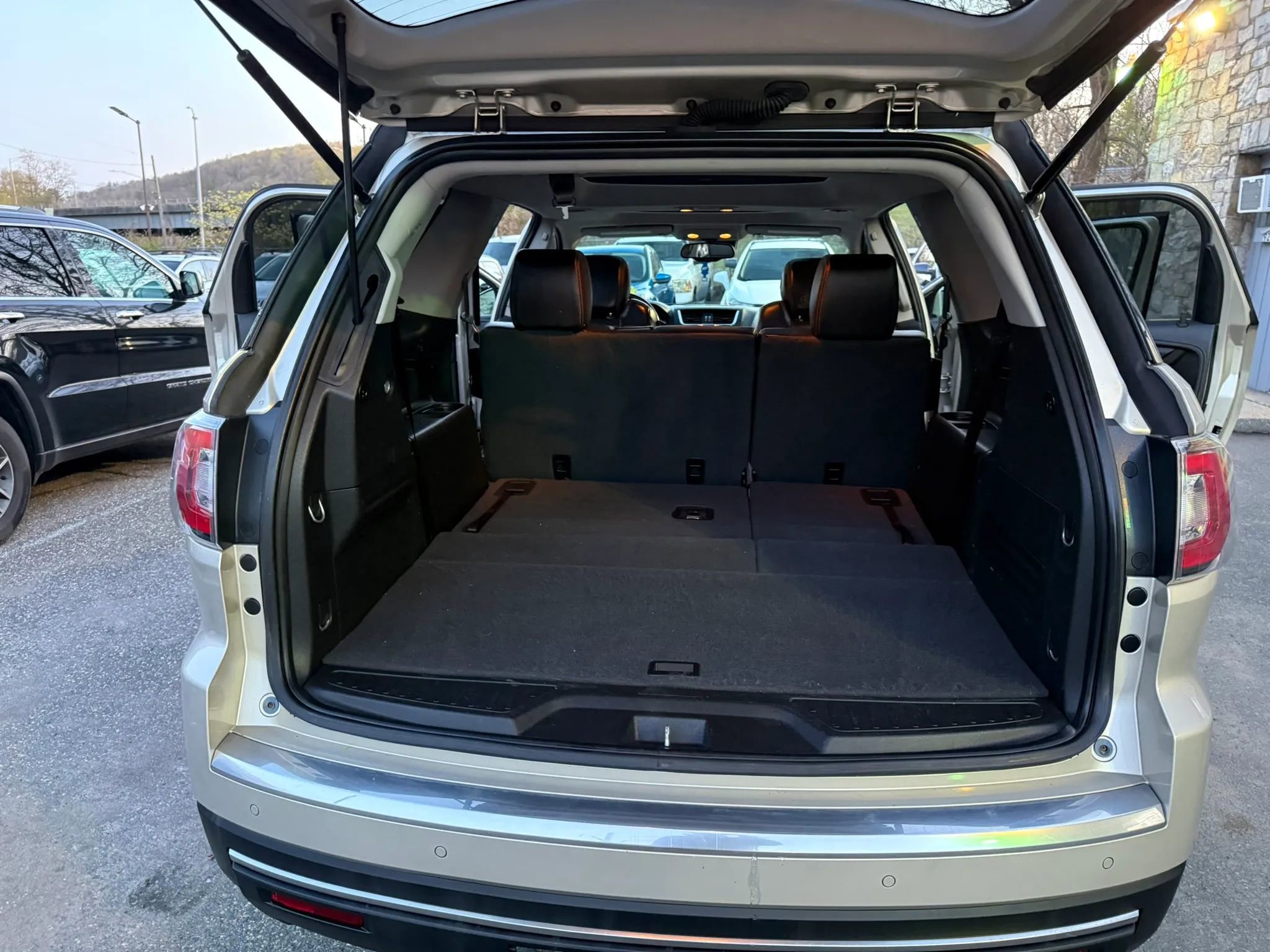 Used 2016 GMC Acadia SLT w/ Open Road Package FWD image 36