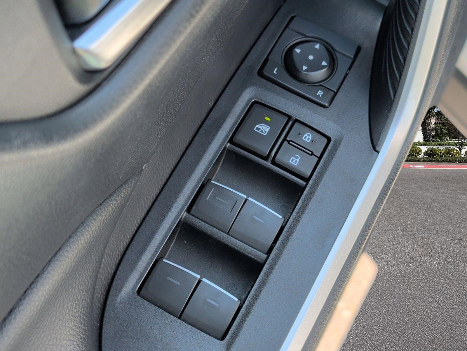 Used 2024 Toyota RAV4 XLE AWD/4WD image 9