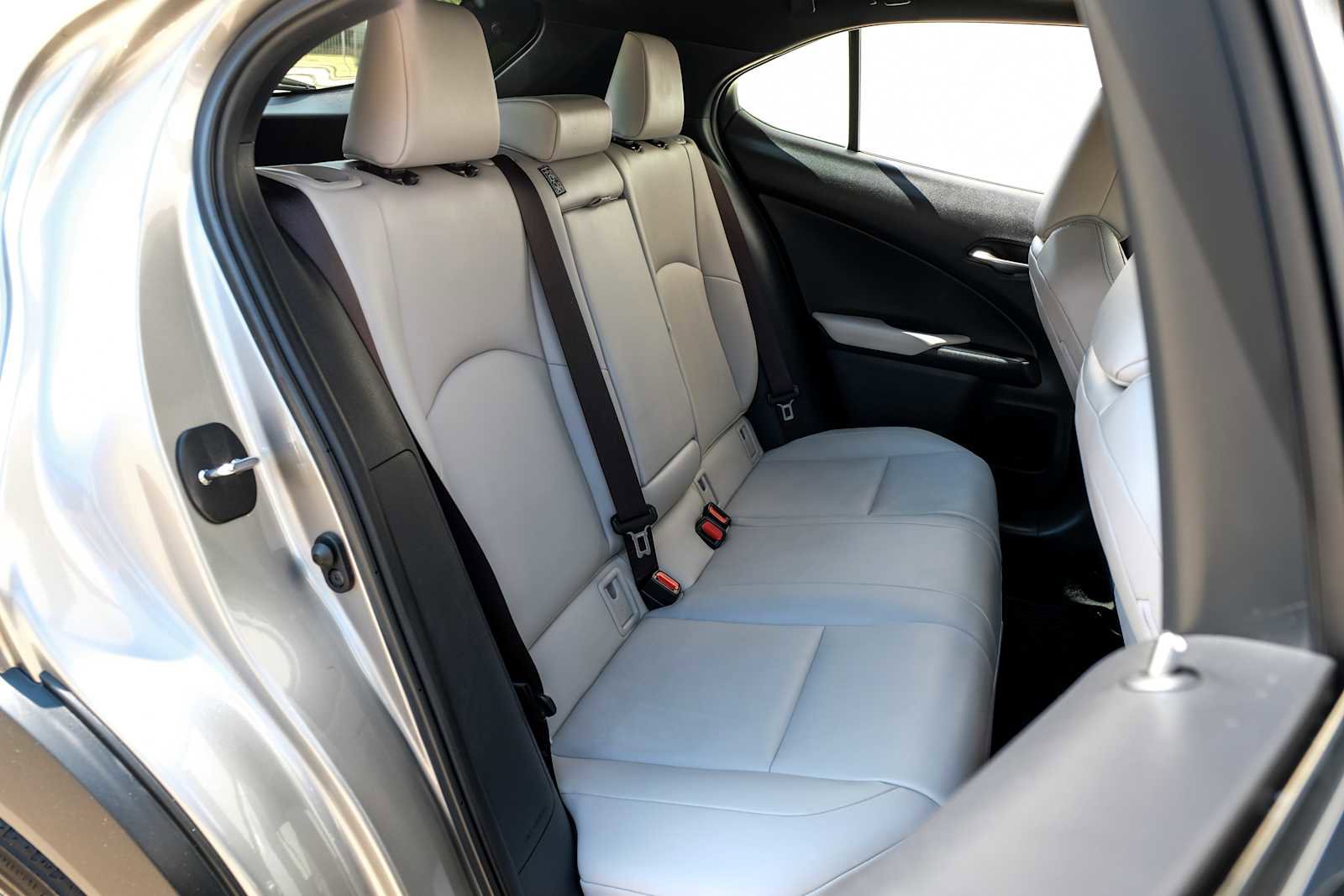 Used 2019 Lexus UX 200 image 36