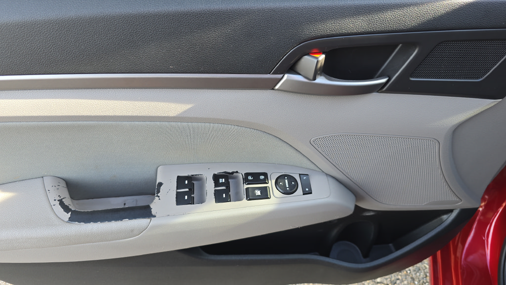 Used 2018 Hyundai Elantra SEL FWD image 16
