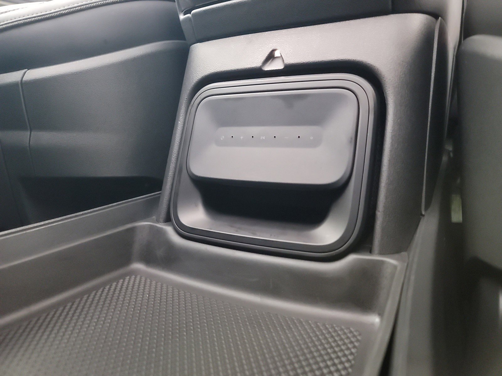 Used 2024 Rivian R1S Adventure AWD/4WD image 33