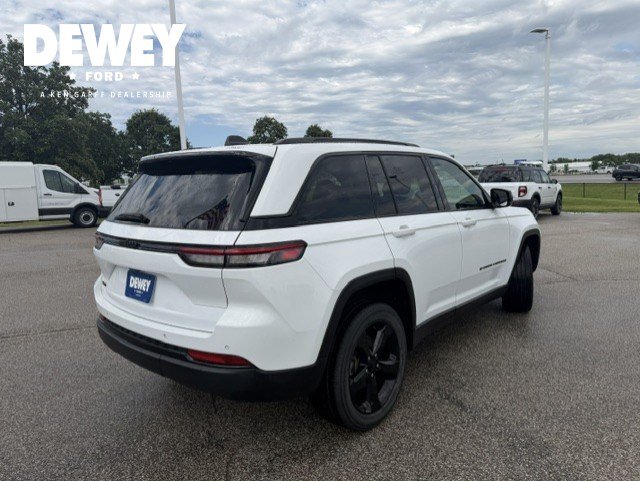 Used 2022 Jeep Grand Cherokee Altitude AWD/4WD image 8