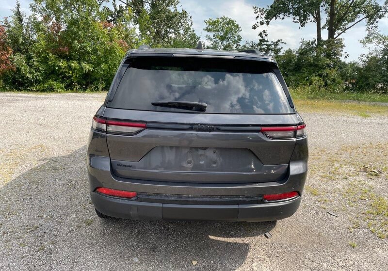 Certified 2024 Jeep Grand Cherokee Altitude AWD/4WD image 3