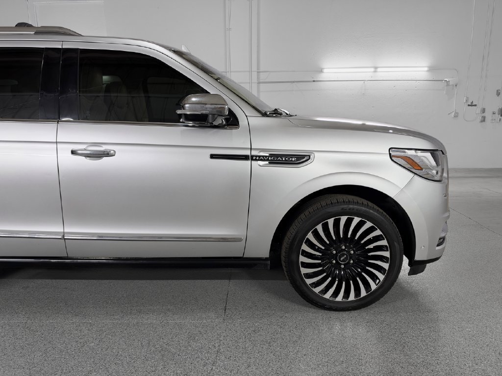 Used 2019 Lincoln Navigator Black Label w/ Cargo Package AWD/4WD image 4