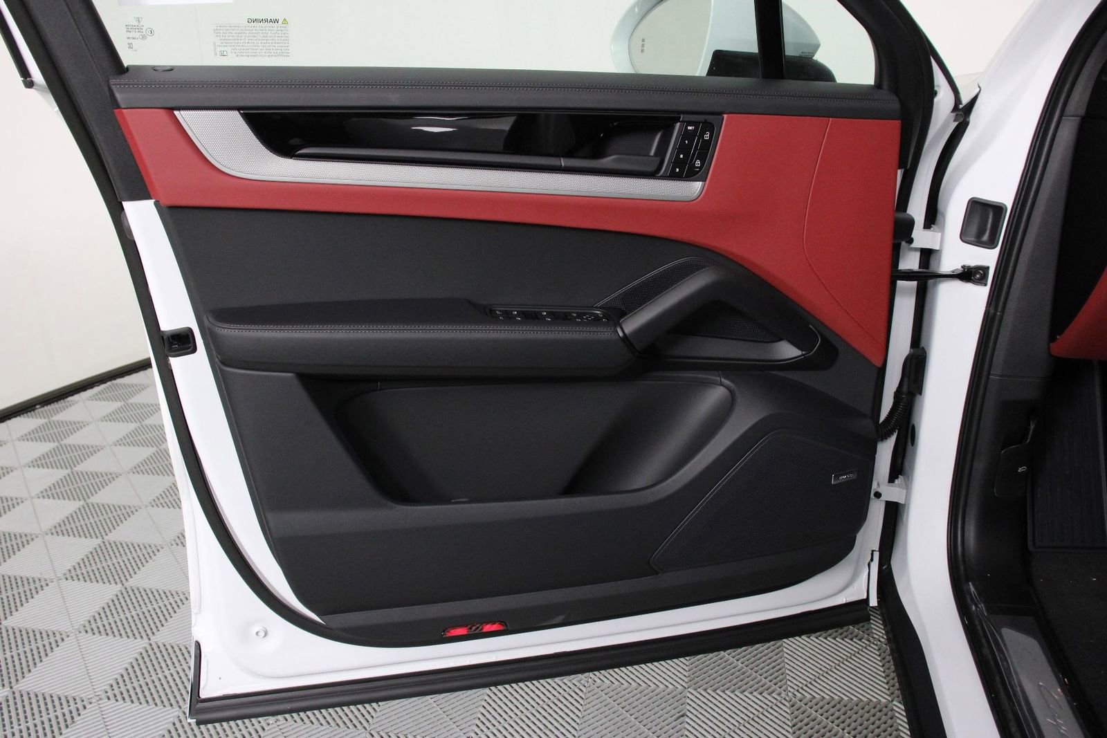 New 2026 Porsche Cayenne Coupe image 21