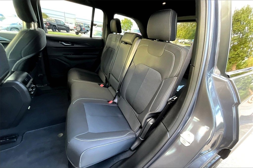 New 2025 Jeep Grand Cherokee Laredo X w/ Luxury Tech Group I image 10