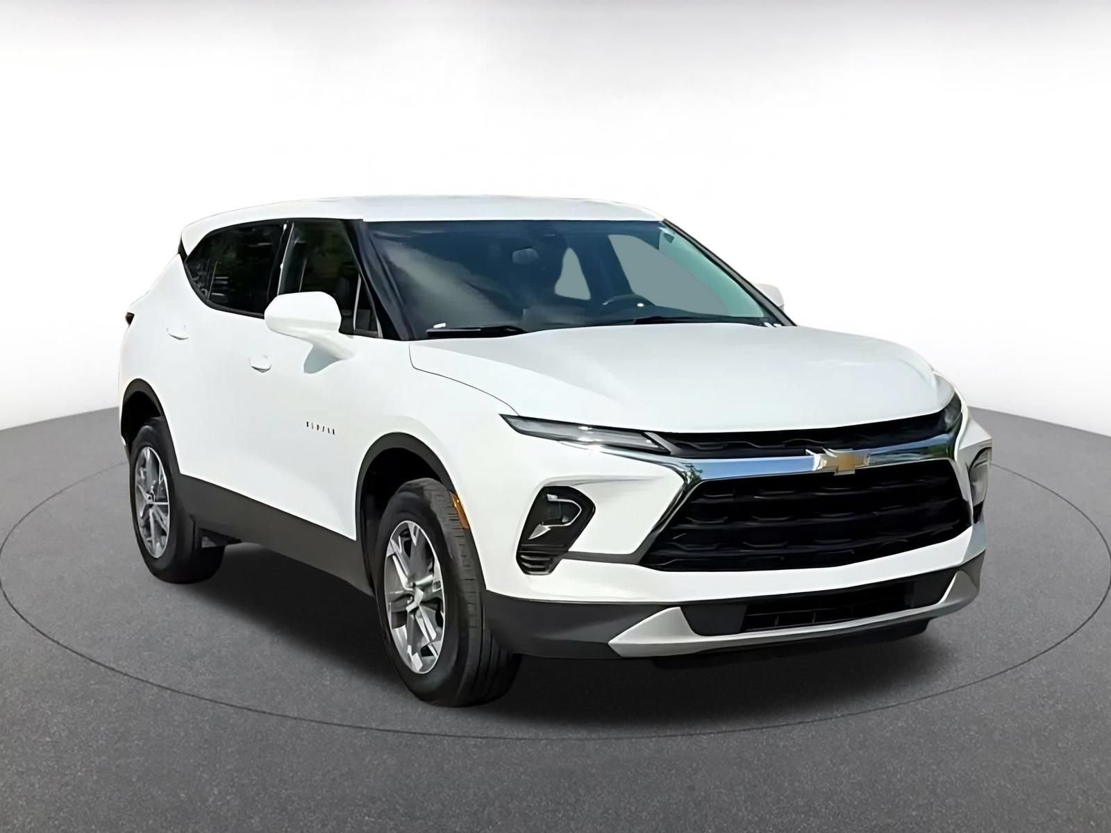 Used 2026 Chevrolet Blazer LT FWD image 3
