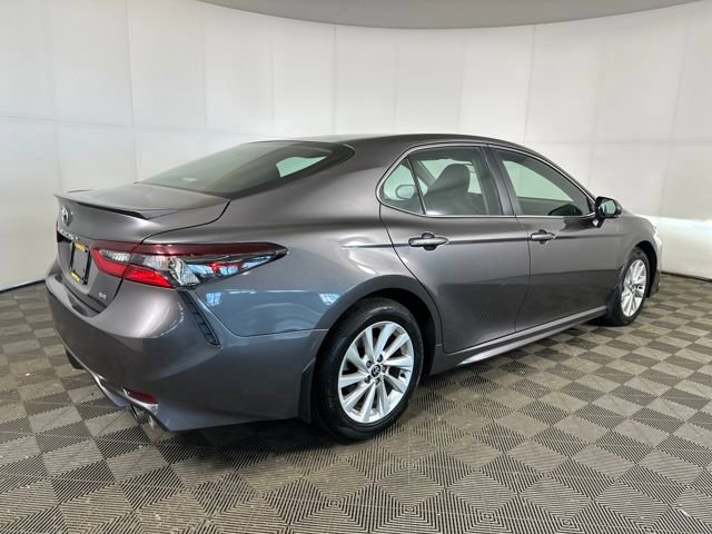 Used 2024 Toyota Camry SE image 3