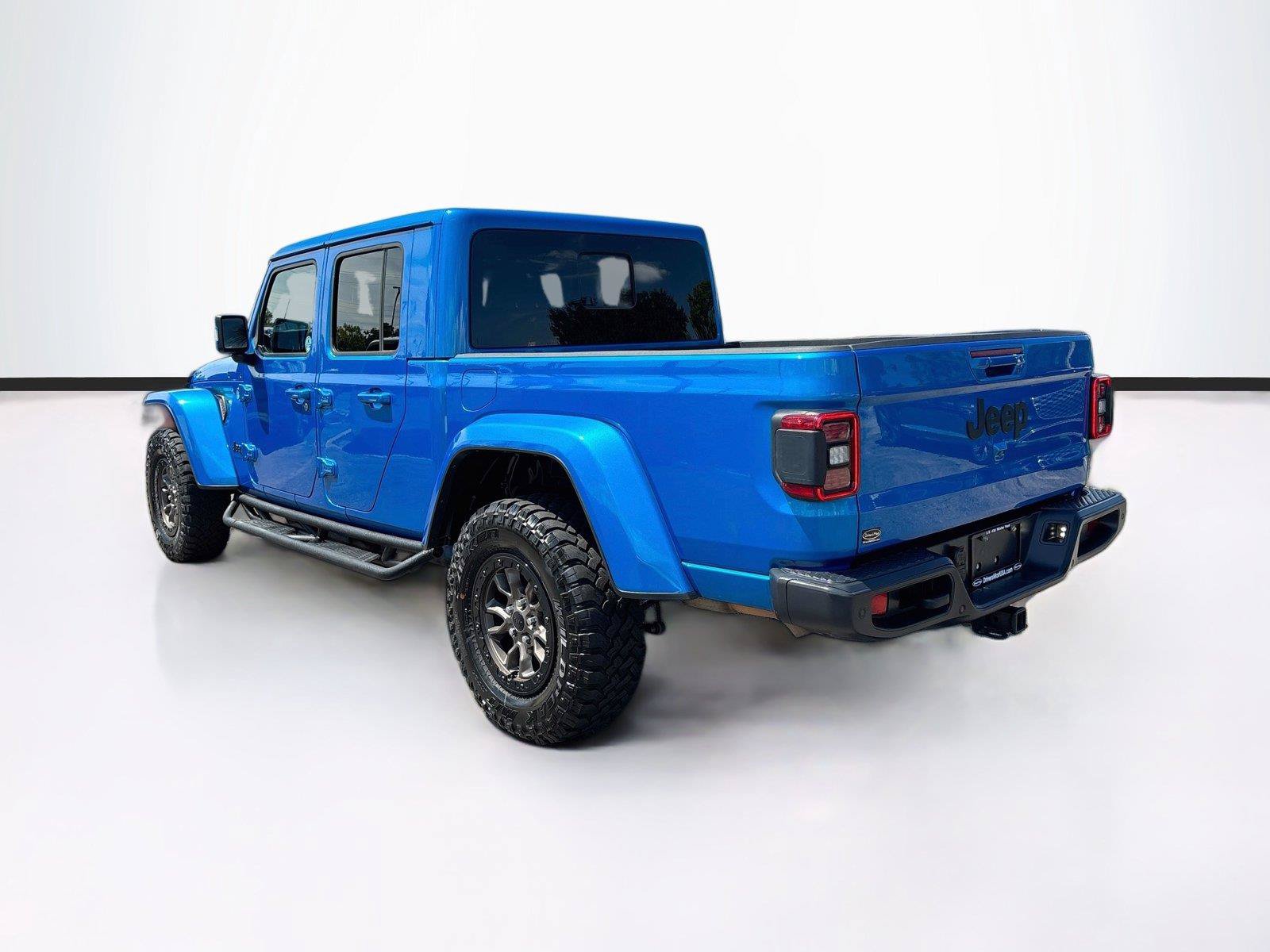 Used 2023 Jeep Gladiator Overland AWD/4WD image 5