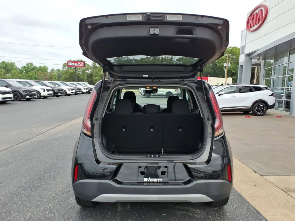 Used 2023 Kia Soul LX w/ LX Technology Package FWD image 6