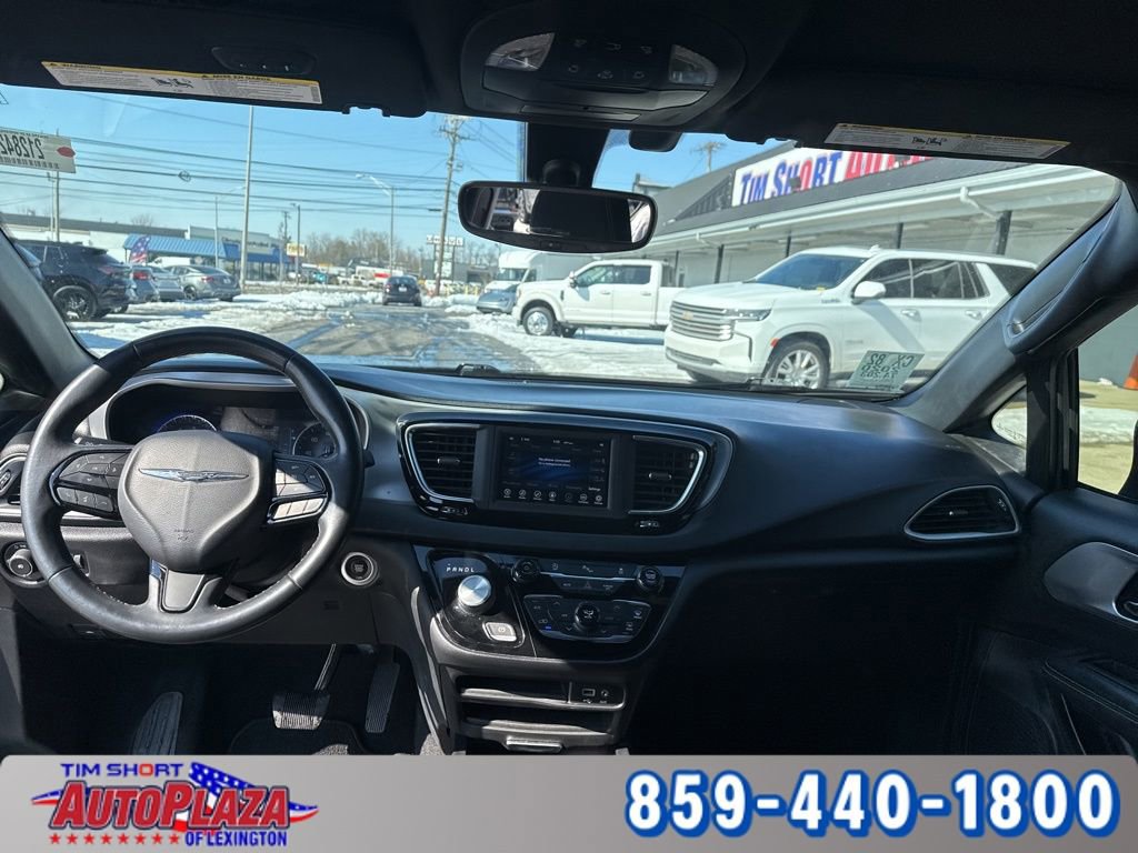 Used 2020 Chrysler Pacifica Touring w/ S Appearance Package image 18