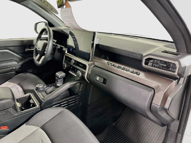 Used 2024 Toyota Tacoma TRD Sport AWD/4WD image 36