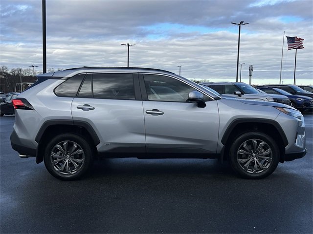 Used 2025 Toyota RAV4 XLE Premium image 38