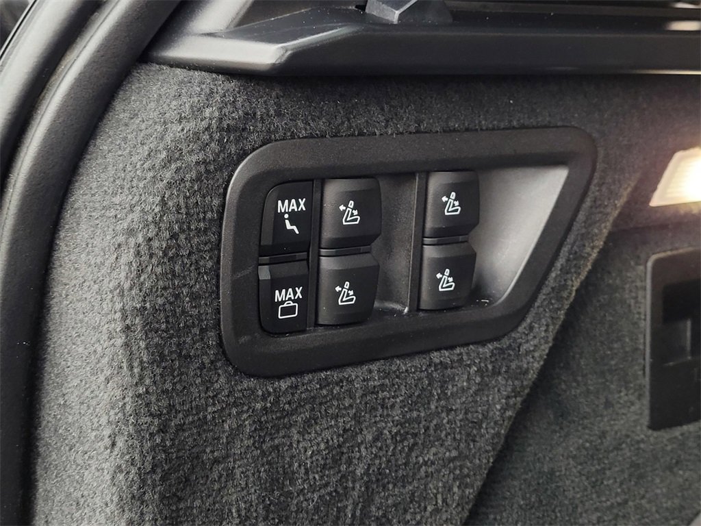 Used 2022 BMW X7 xDrive40i w/ M Sport Package image 38