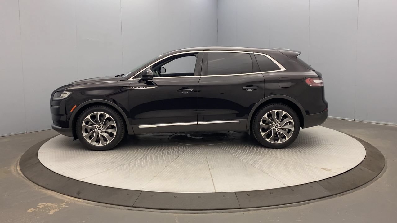 Used 2023 Lincoln Nautilus Reserve AWD/4WD image 2