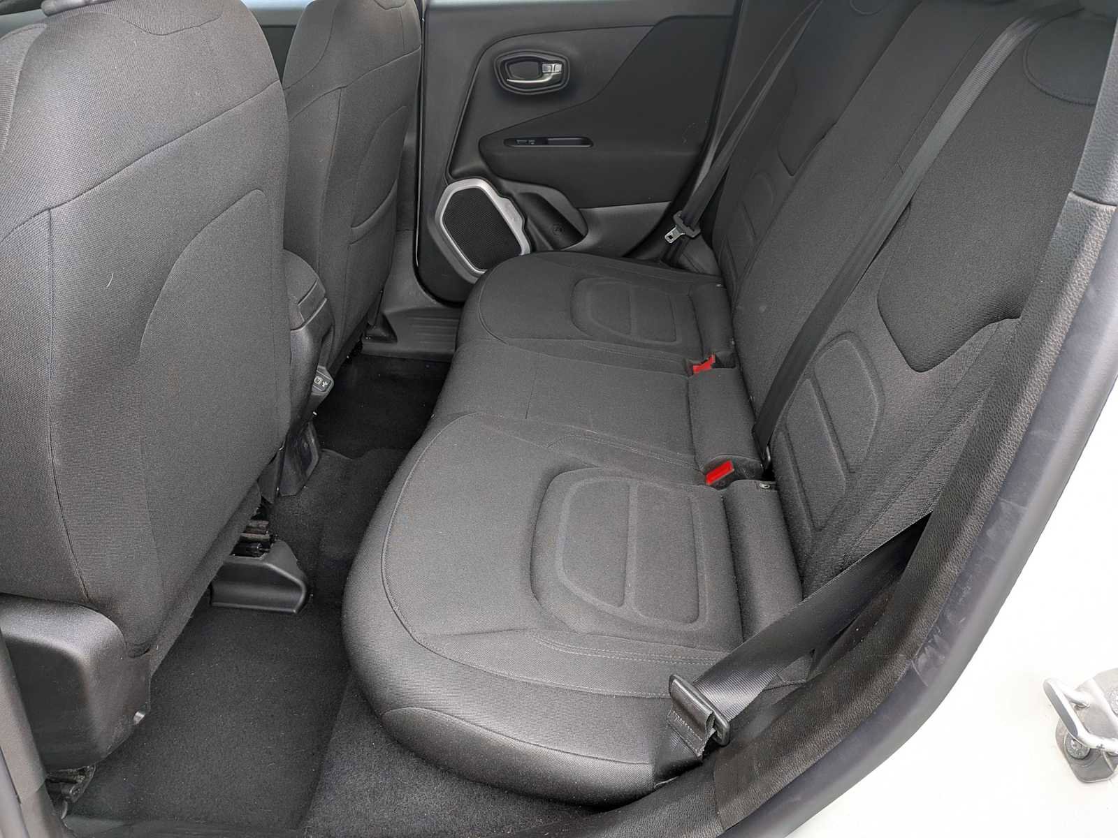 Used 2018 Jeep Renegade Latitude image 17