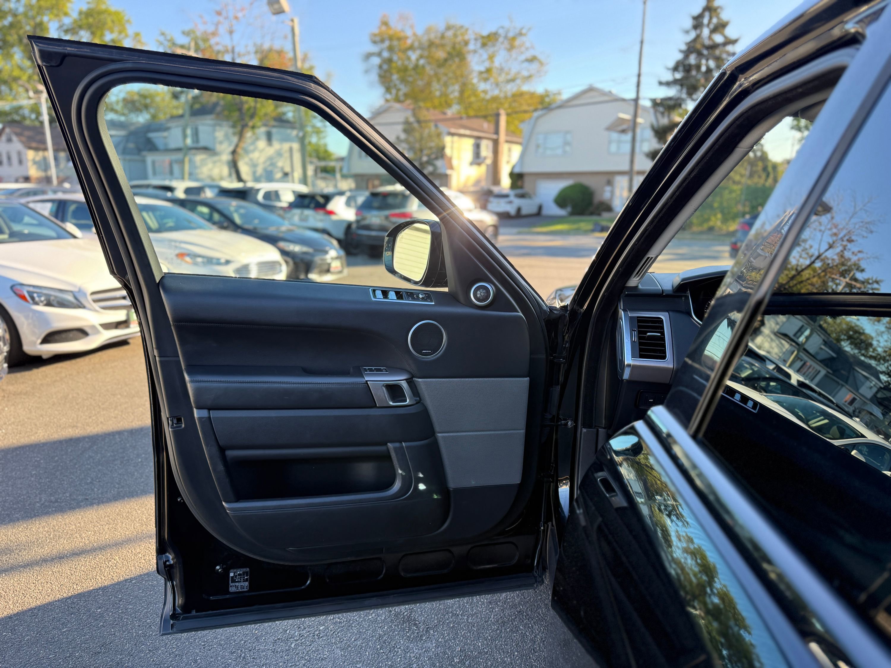 Used 2020 Land Rover Range Rover Sport HSE image 17