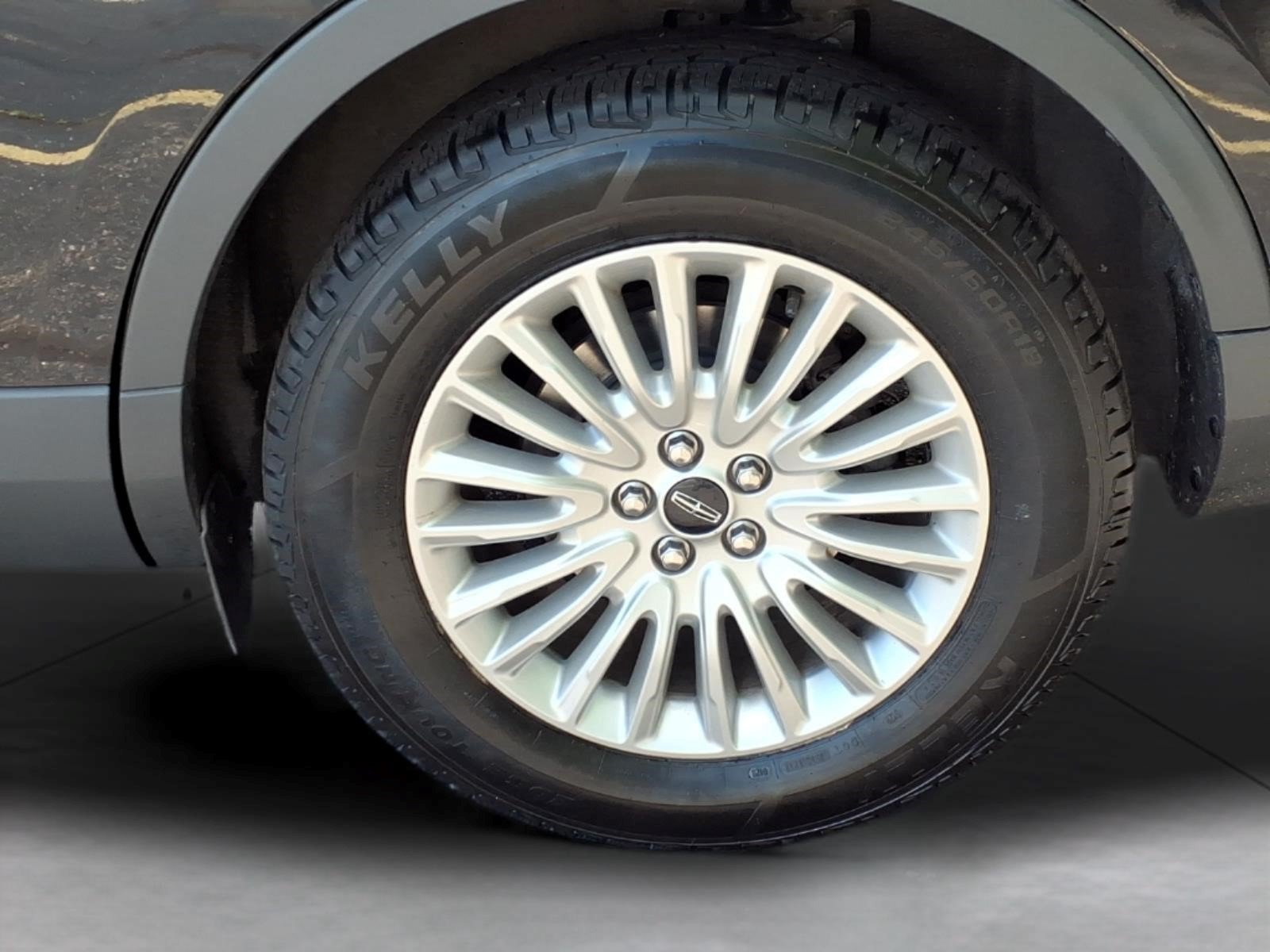 Used 2019 Lincoln Nautilus Premier AWD/4WD image 7