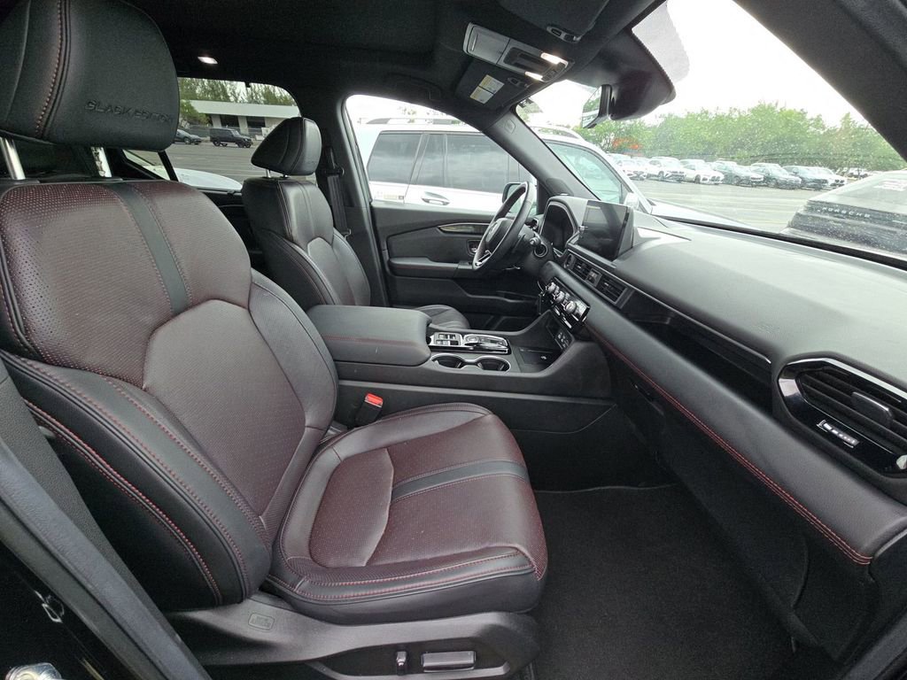 Used 2025 Honda Pilot Black Edition image 15