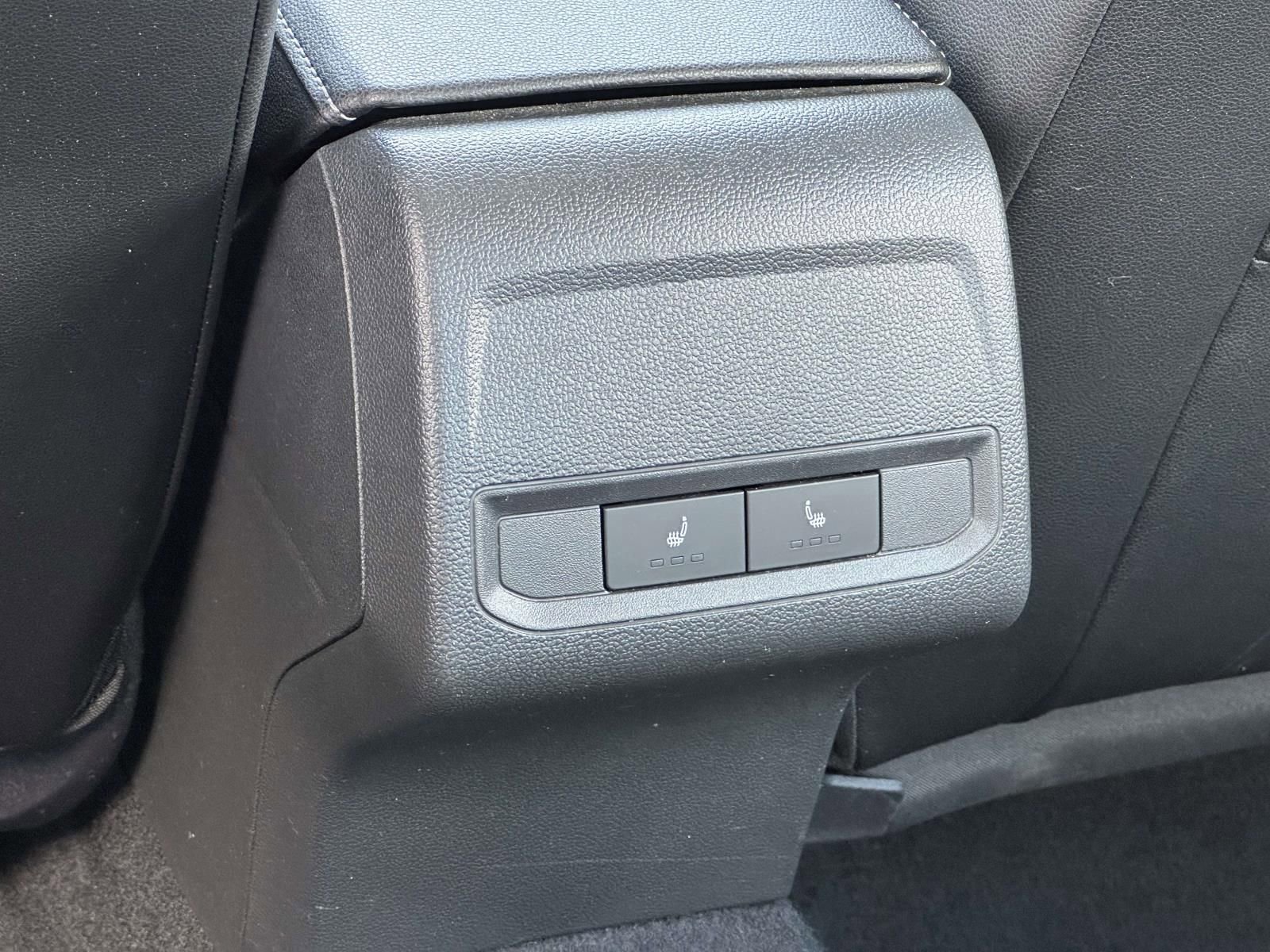 Used 2019 Volkswagen Jetta SEL w/ Cold Weather Package FWD image 14
