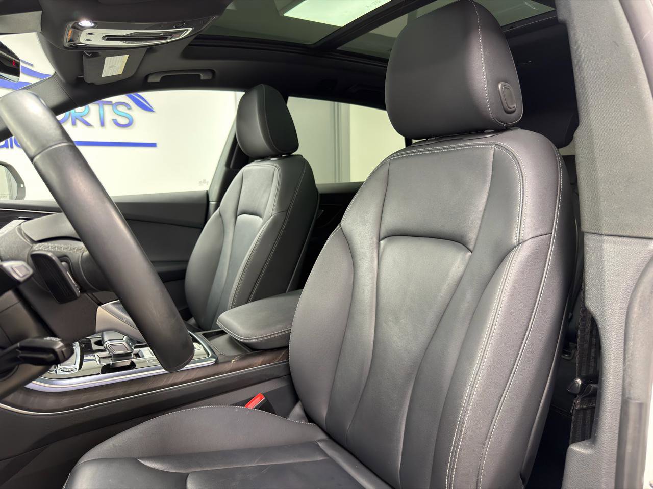 Used 2021 Audi Q8 Premium image 11