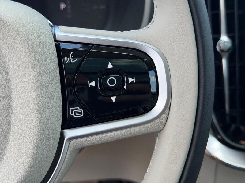 New 2026 Volvo XC90 T8 Ultra w/ Protection Package Premier AWD/4WD image 11