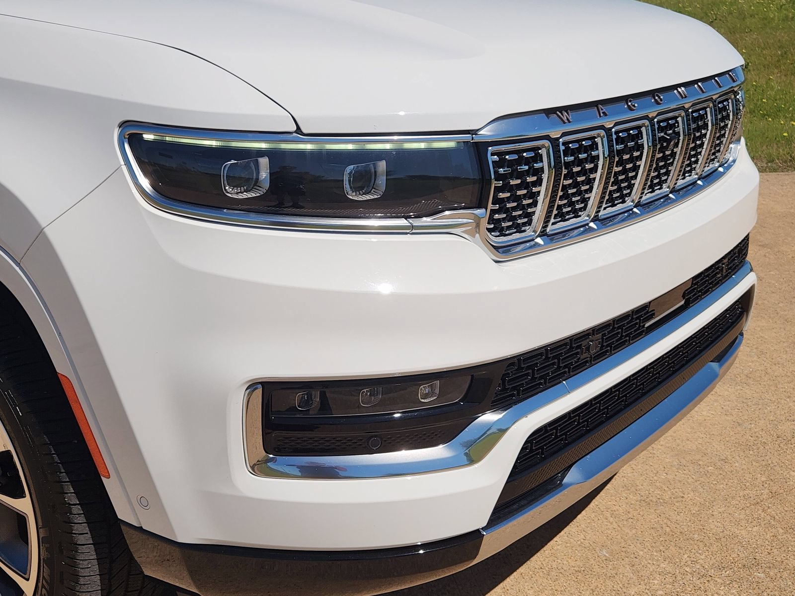Used 2024 Jeep Grand Wagoneer Series III w/ Flexible Seating Group AWD/4WD image 12
