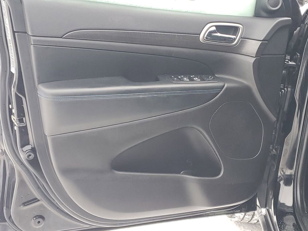 Used 2018 Jeep Grand Cherokee Laredo image 9