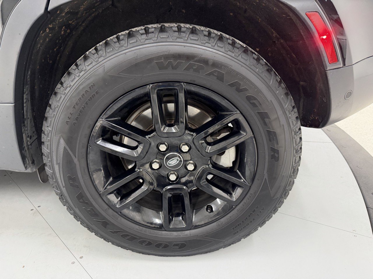 Used 2025 Land Rover Defender 110 S image 58