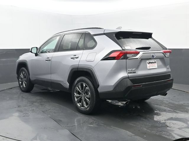 Used 2022 Toyota RAV4 XLE Premium AWD/4WD image 3