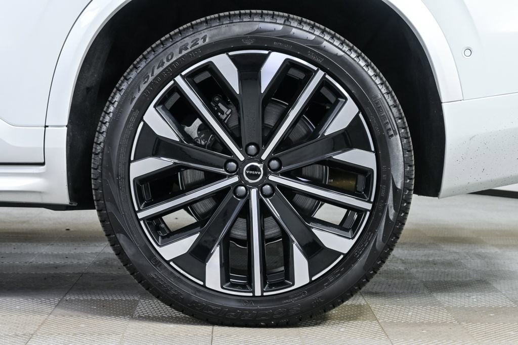 Certified 2025 Volvo XC90 B6 Plus image 37
