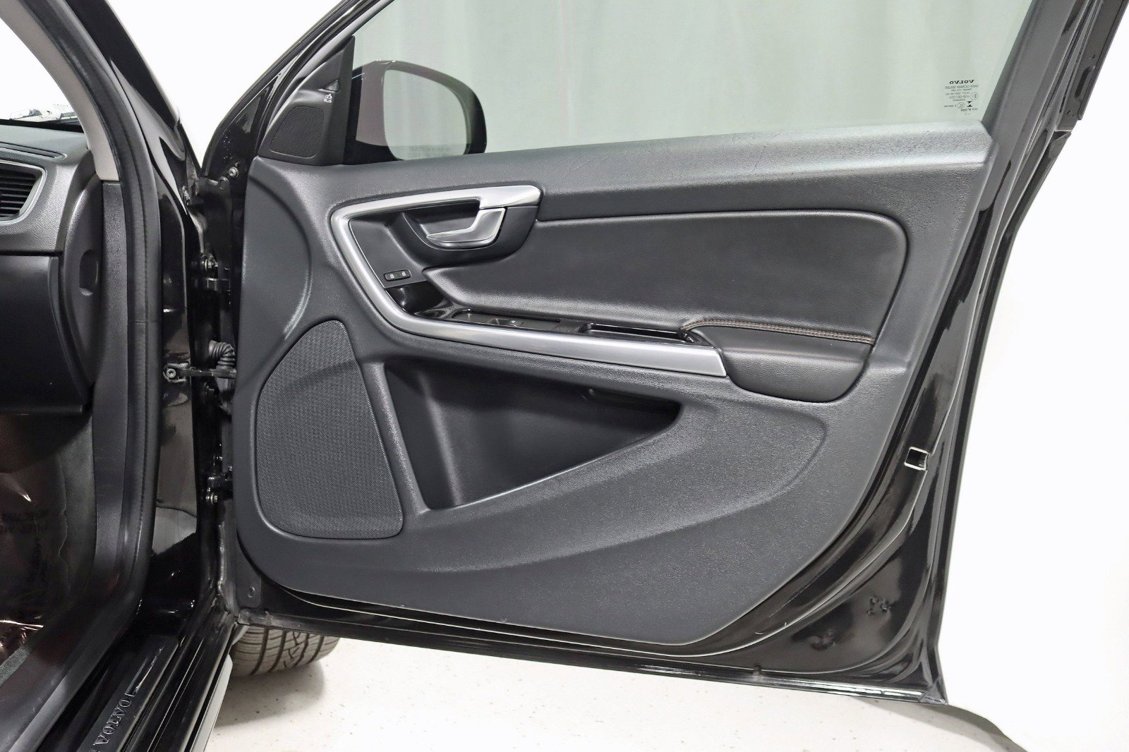 Used 2018 Volvo V60 T5 Cross Country w/ Convenience Package image 33