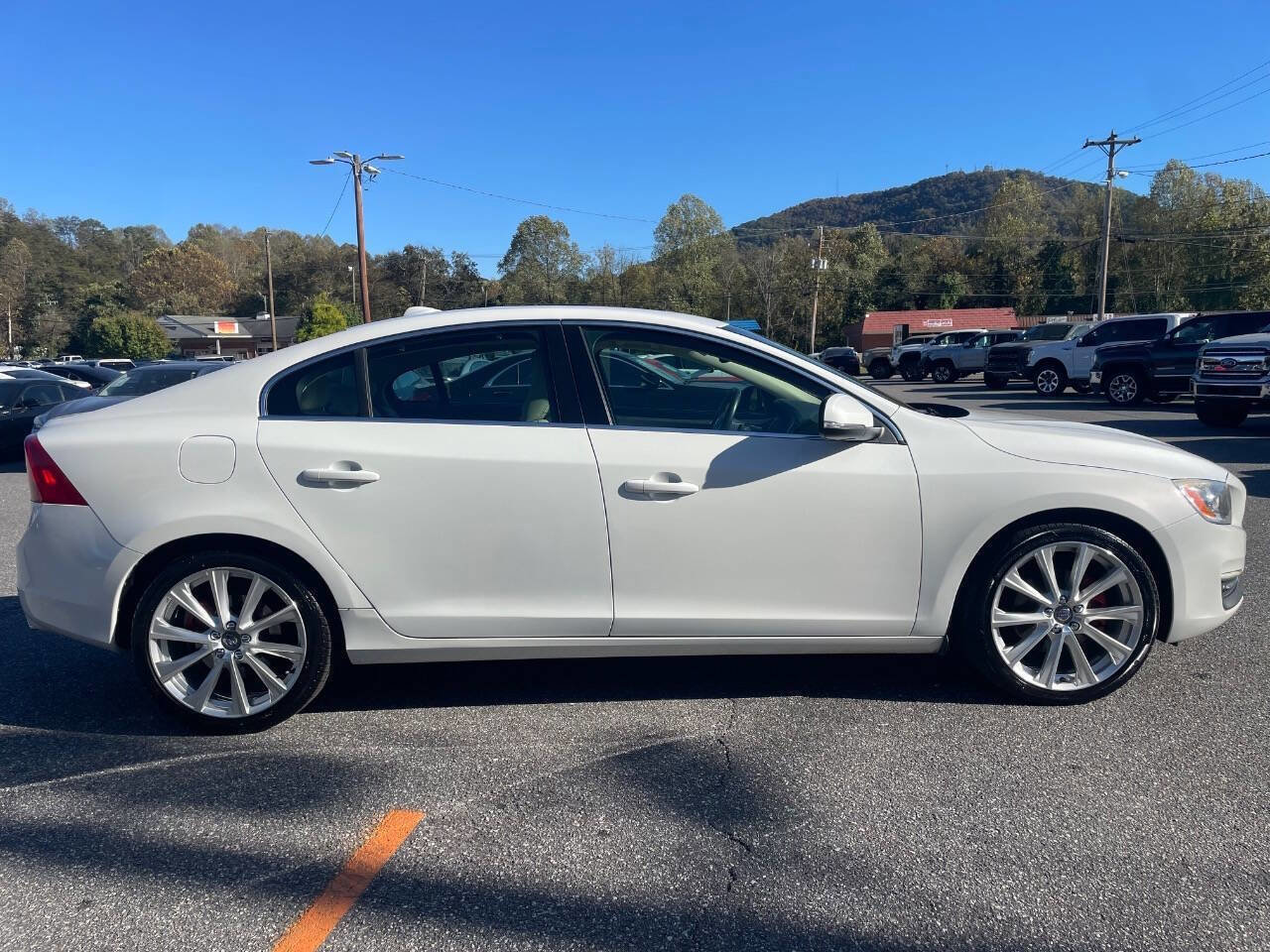 Used 2017 Volvo S60 T5 Inscription image 8