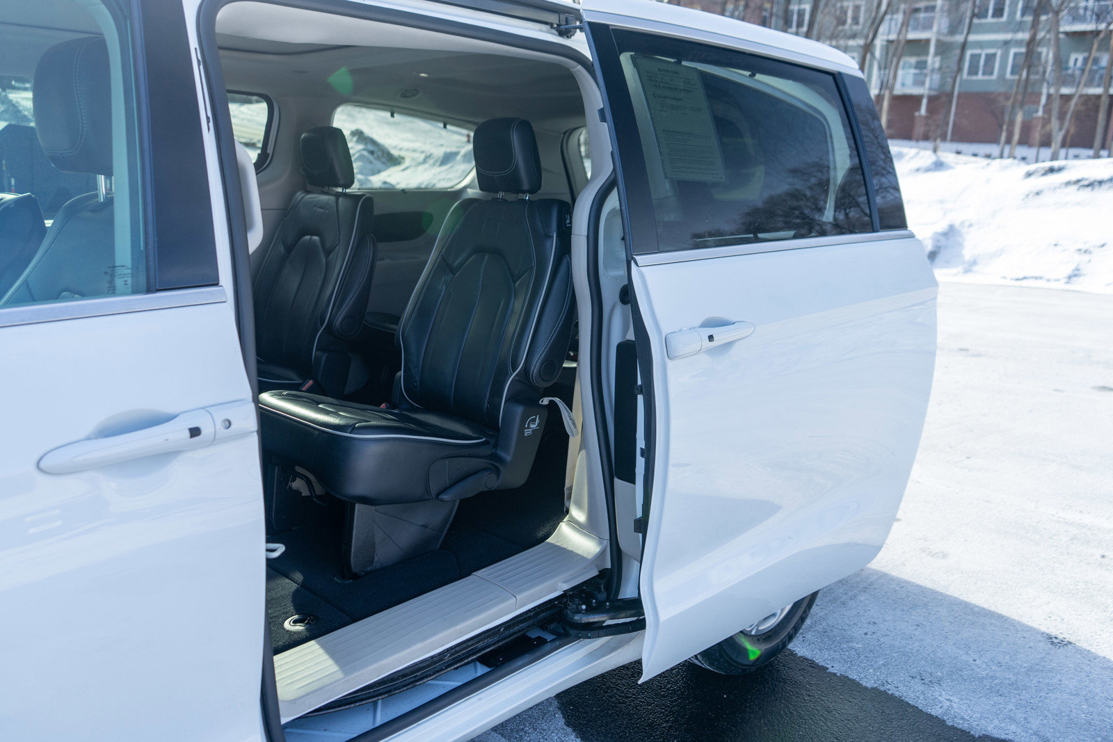 Used 2024 Chrysler Pacifica Limited image 28