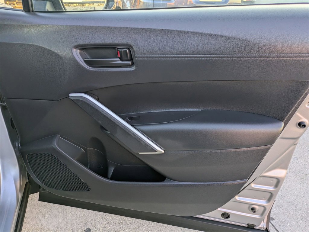 Used 2025 Toyota Corolla Cross LE image 32