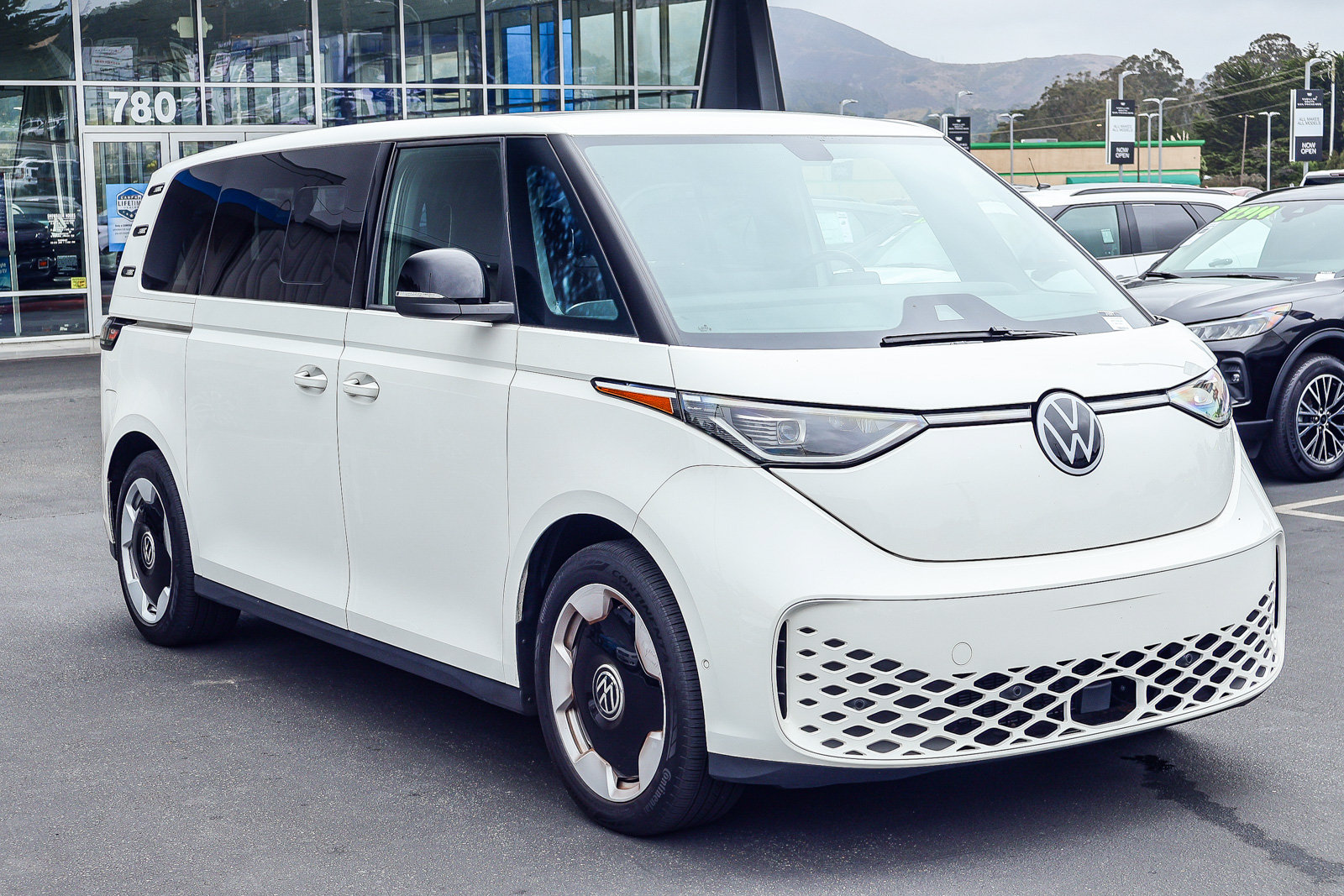 Used 2025 Volkswagen ID. Buzz Pro S RWD image 20