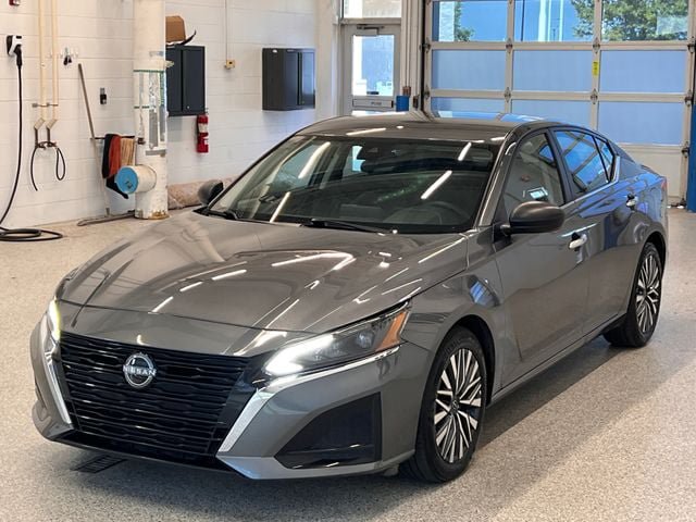 Used 2025 Nissan Altima 2.5 SV FWD image 4