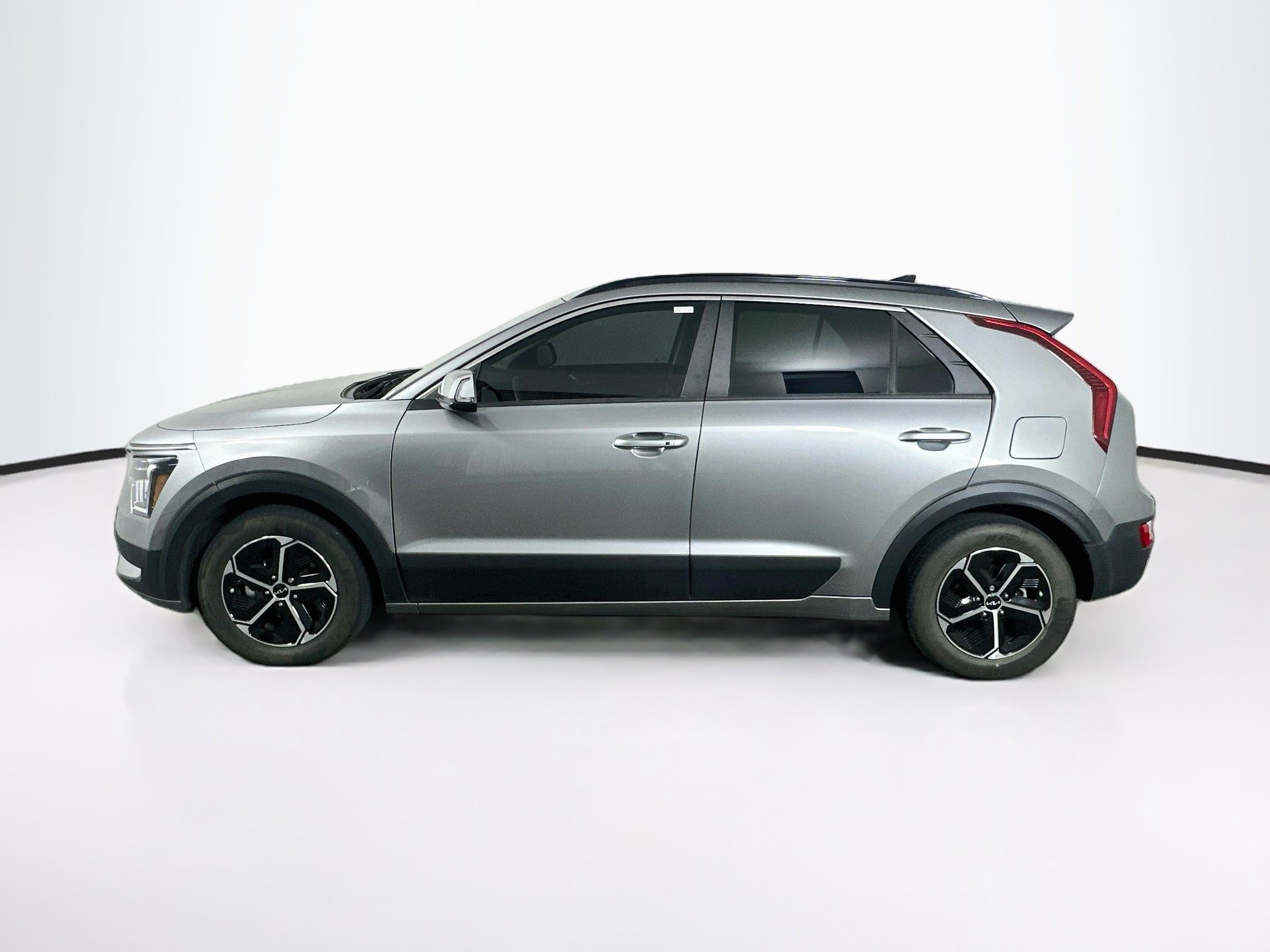 Used 2023 Kia Niro EX FWD image 4