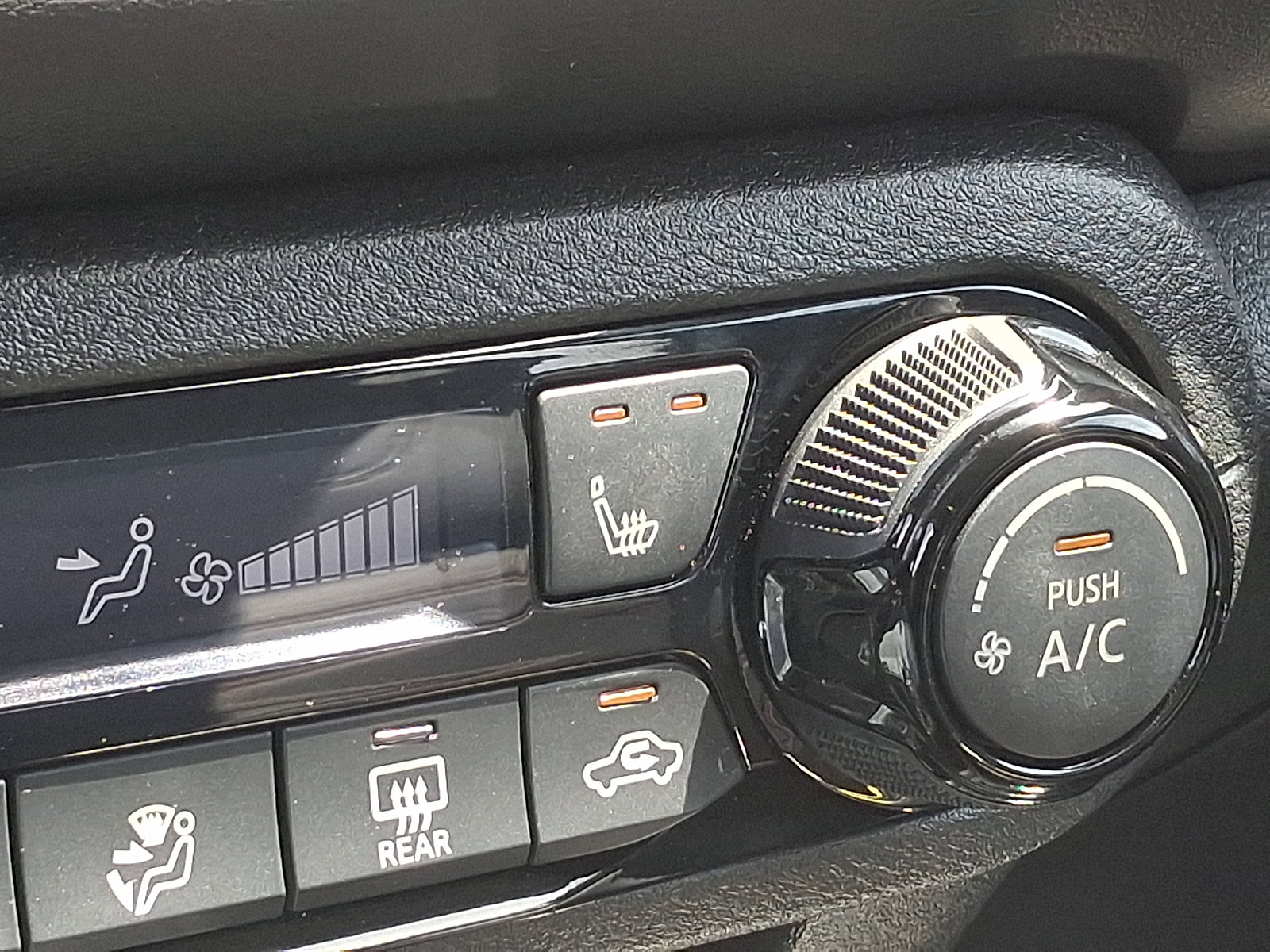 Used 2023 Nissan Kicks SR w/ SR Premium Package FWD image 26