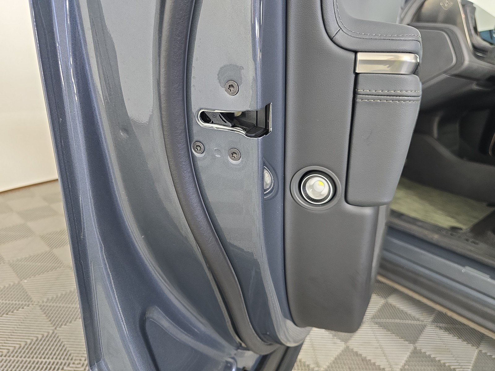 Used 2024 Rivian R1T Adventure AWD/4WD image 28