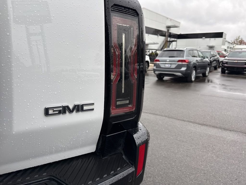 Used 2024 GMC Hummer EV 3X w/ LPO, Illumination Package image 35