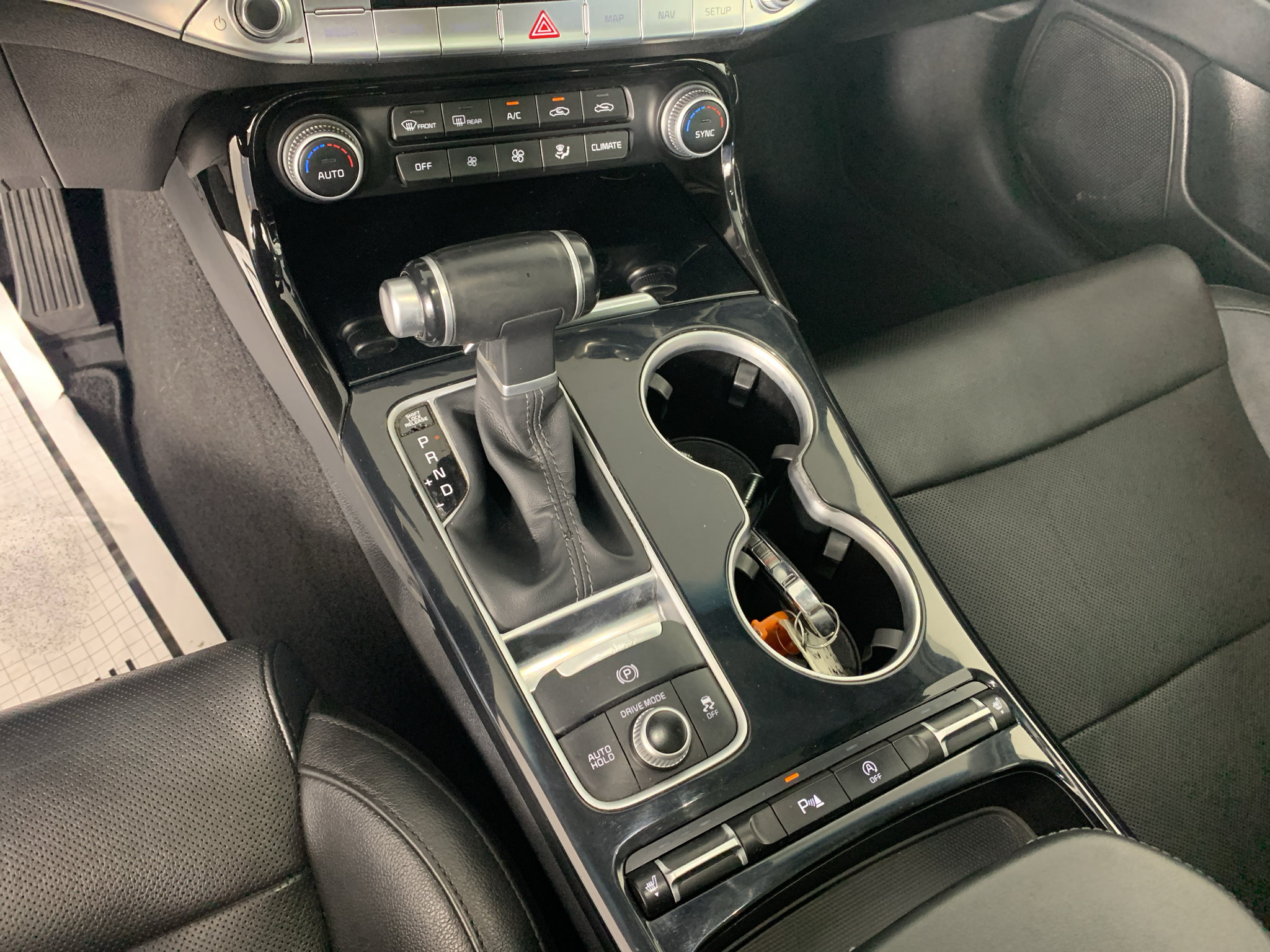 Used 2018 Kia Stinger Premium RWD image 23
