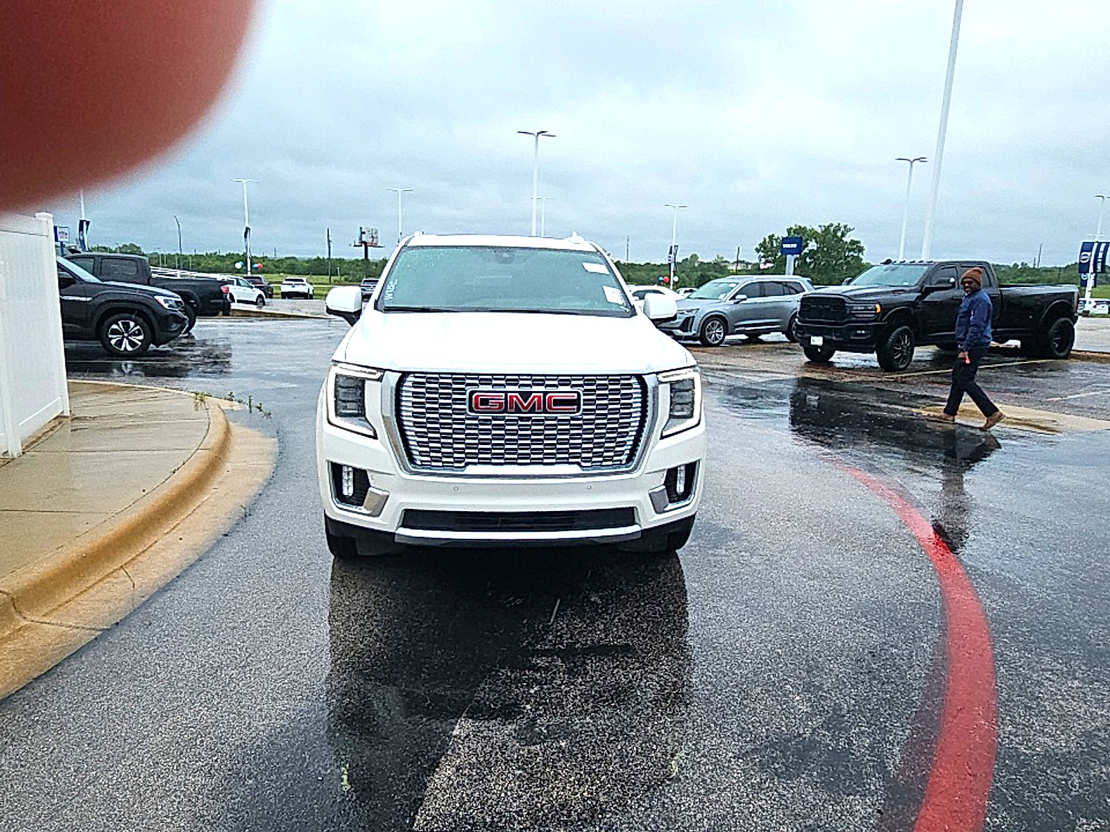 Used 2022 GMC Yukon Denali AWD/4WD image 2